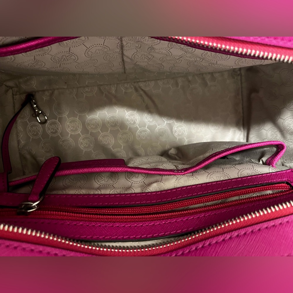 Michael Kors magenta purse - Picture 5 of 12